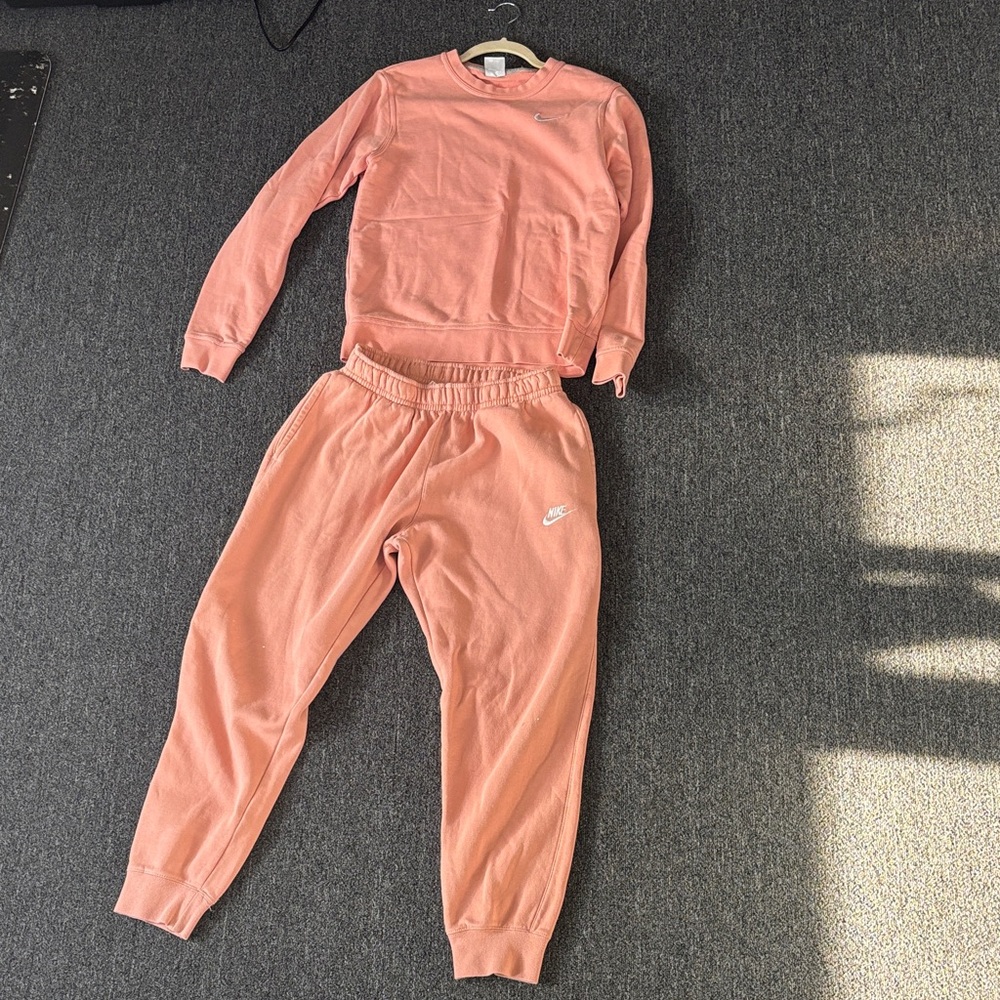 Nike men’s Sweatshirt and Joggers Set